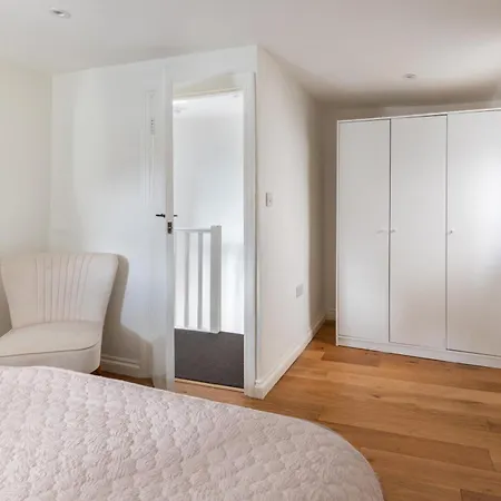 Daire Bright & Quirky 3bd - Wellington Terrace!