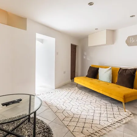 Daire Bright & Quirky 3bd - Wellington Terrace! *