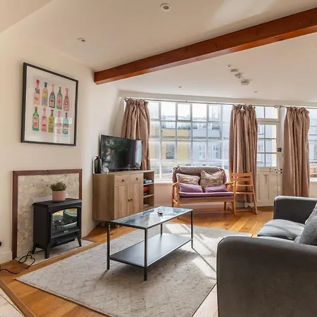 Daire Bright & Quirky 3bd - Wellington Terrace!