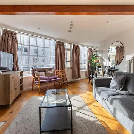 Апартаменти Bright & Quirky 3bd - Wellington Terrace!