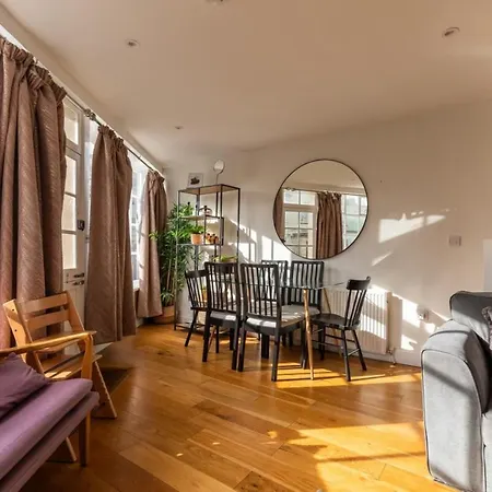 Bright & Quirky 3bd - Wellington Terrace! Апартаменти *