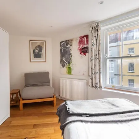 Bright & Quirky 3bd - Wellington Terrace! *