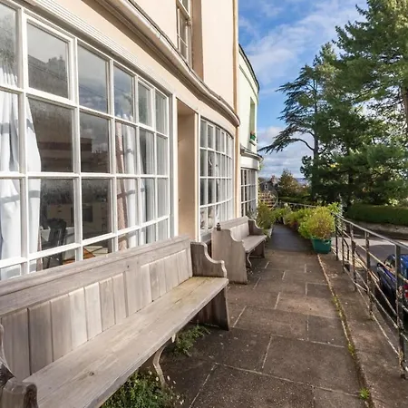Bright & Quirky 3bd - Wellington Terrace!