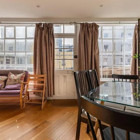 Bright & Quirky 3bd - Wellington Terrace! *