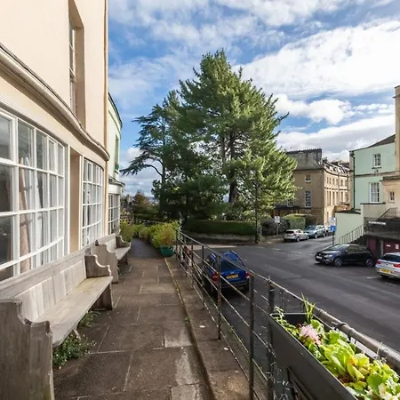Bright & Quirky 3bd - Wellington Terrace! *
