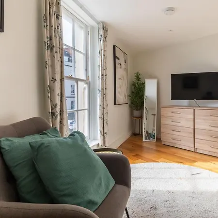 Bright & Quirky 3bd - Wellington Terrace! Διαμέρισμα