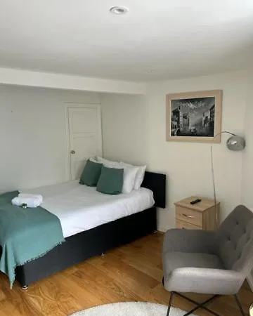 Апартаменти Bright & Quirky 3bd - Wellington Terrace! *