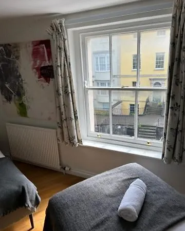 Bright & Quirky 3bd - Wellington Terrace! *