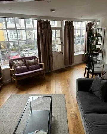 Apartment Bright & Quirky 3bd - Wellington Terrace! *